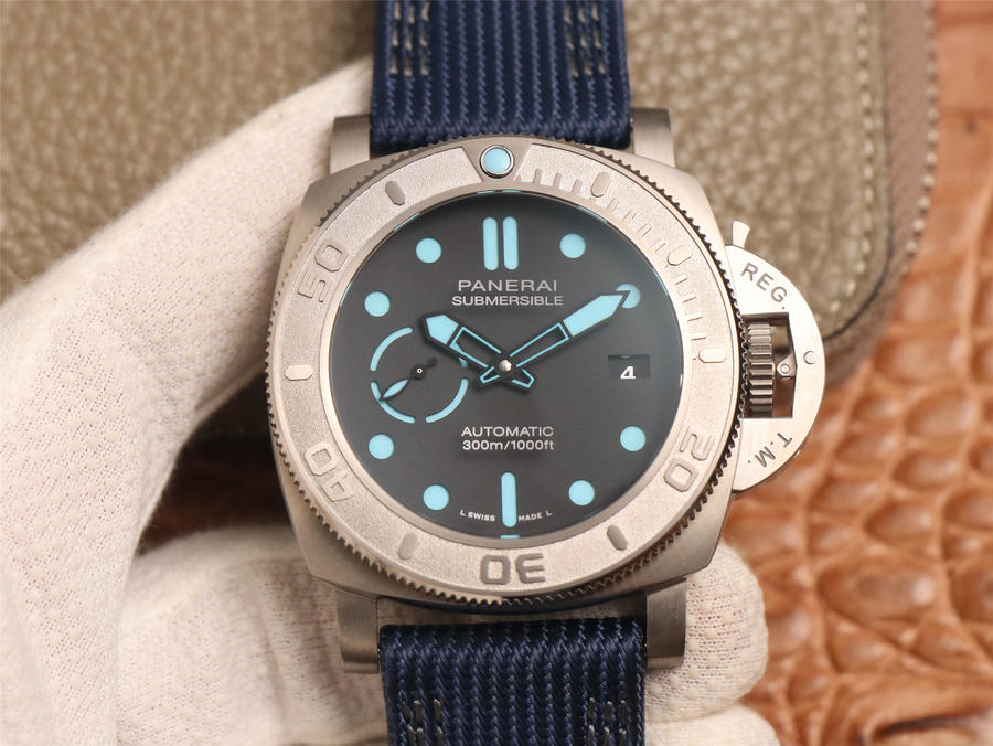 Panerai  Luminor Submersible PAM 00984 - 1:1 Superclone