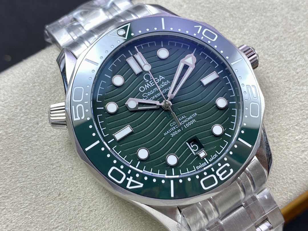 OMEGA Seamaster Diver 300M 42mm Green Dial 